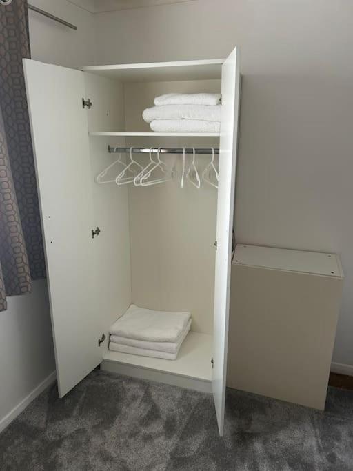 Spacious Two Bedrooms Апартаменты *